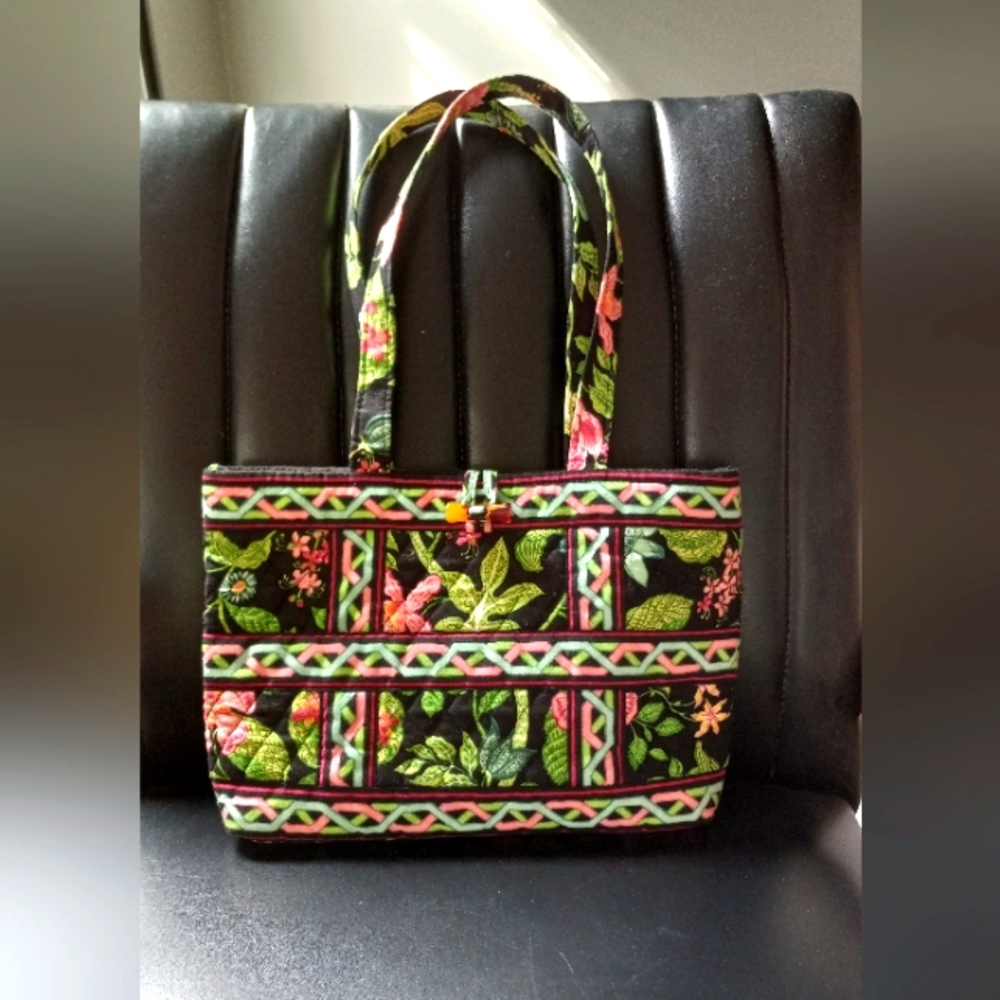 VERA BRADLEY BOTANICAL PRINT " TIC TAC TOE " BAG.    #22